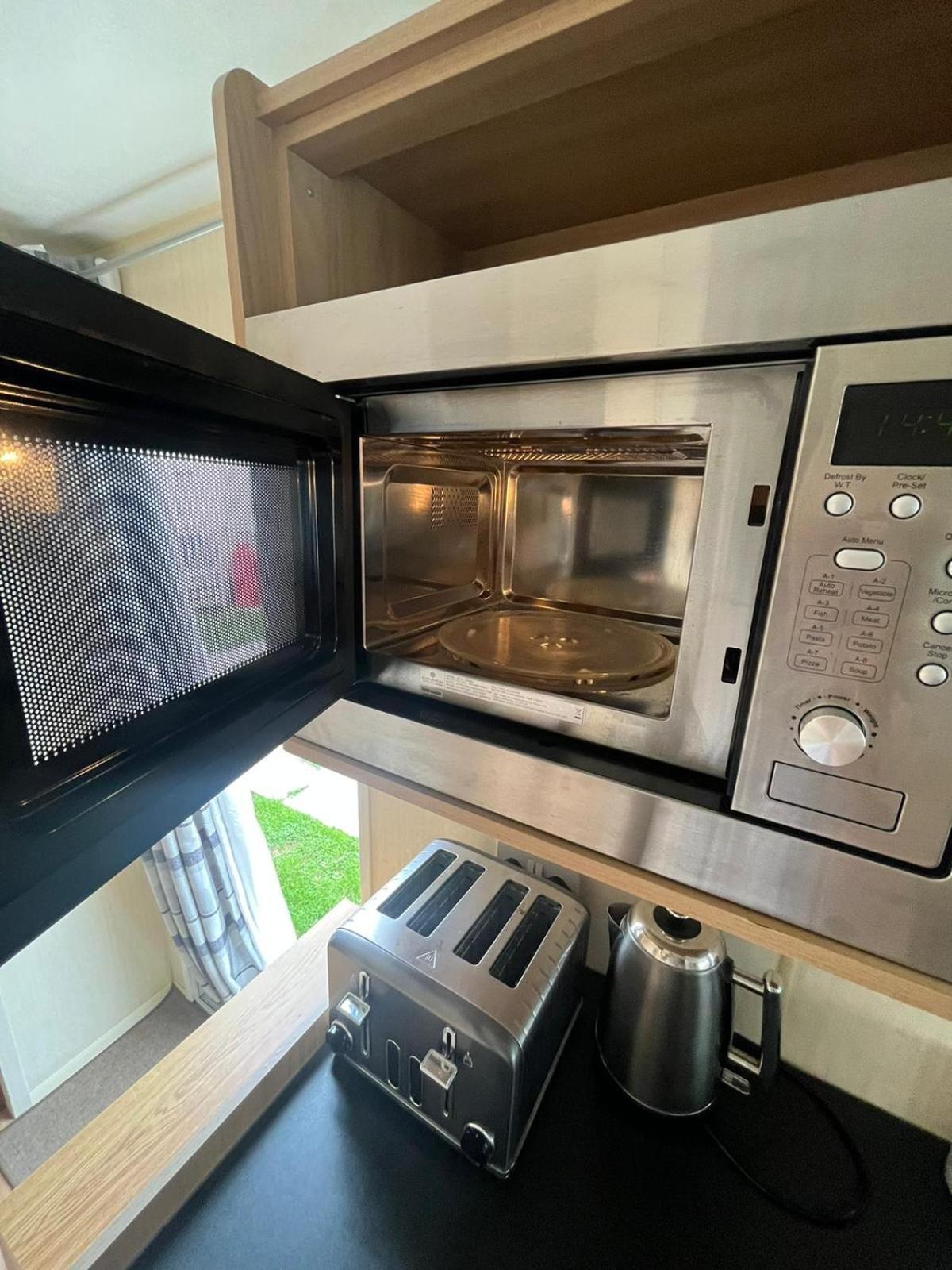 3 Bedroom Caravan, Sleeps 8 Lyons Lido Beach Prestatyn Eksteriør bilde